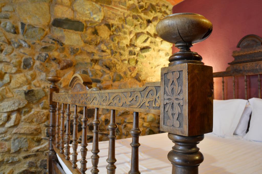 Les Velles Escoles Hotel Les Irles Bagian luar foto