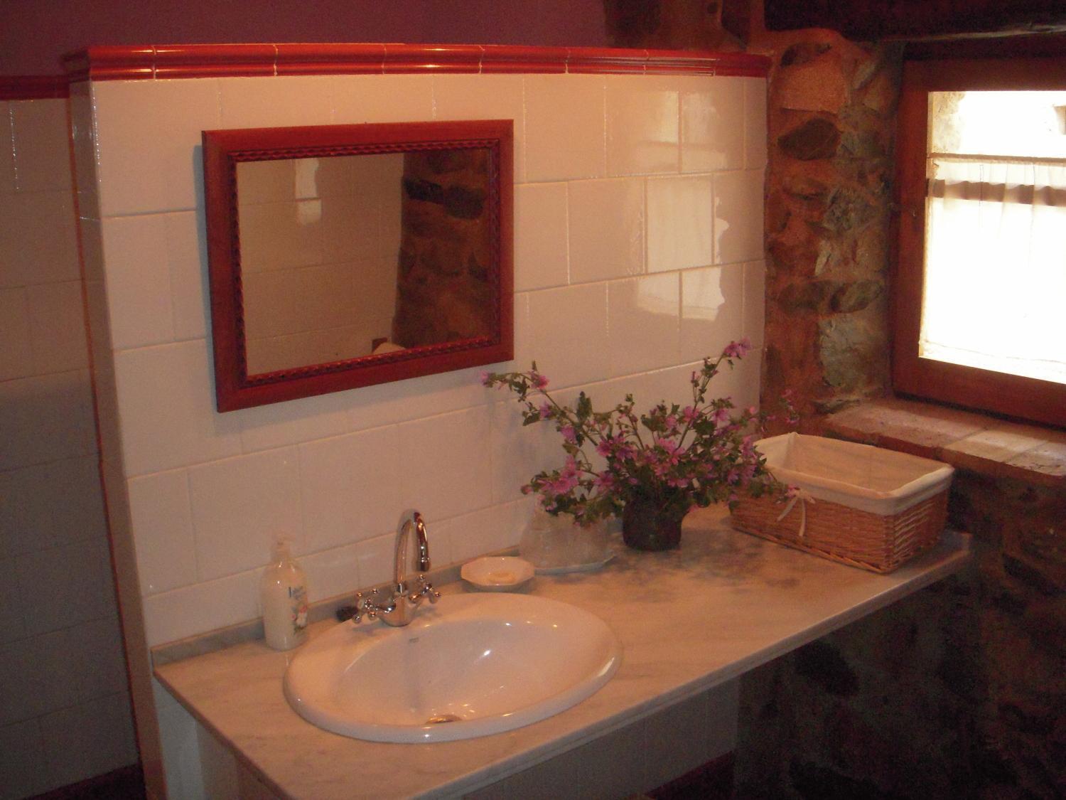 Les Velles Escoles Hotel Les Irles Bagian luar foto