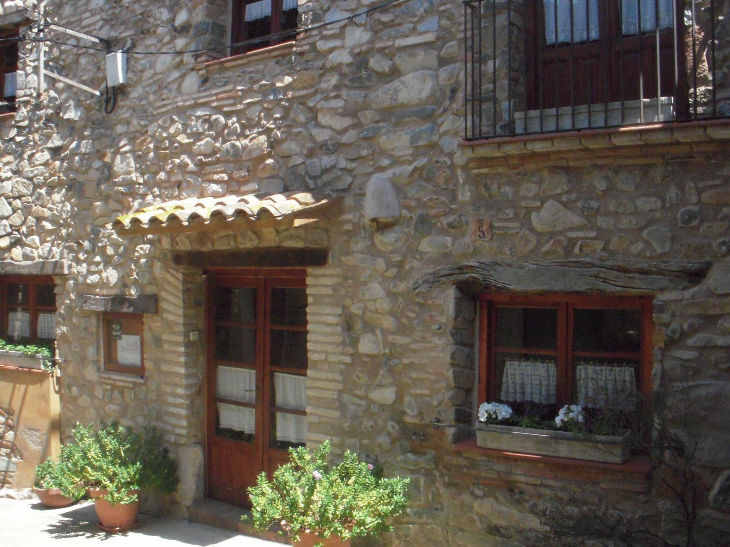 Les Velles Escoles Hotel Les Irles Bagian luar foto