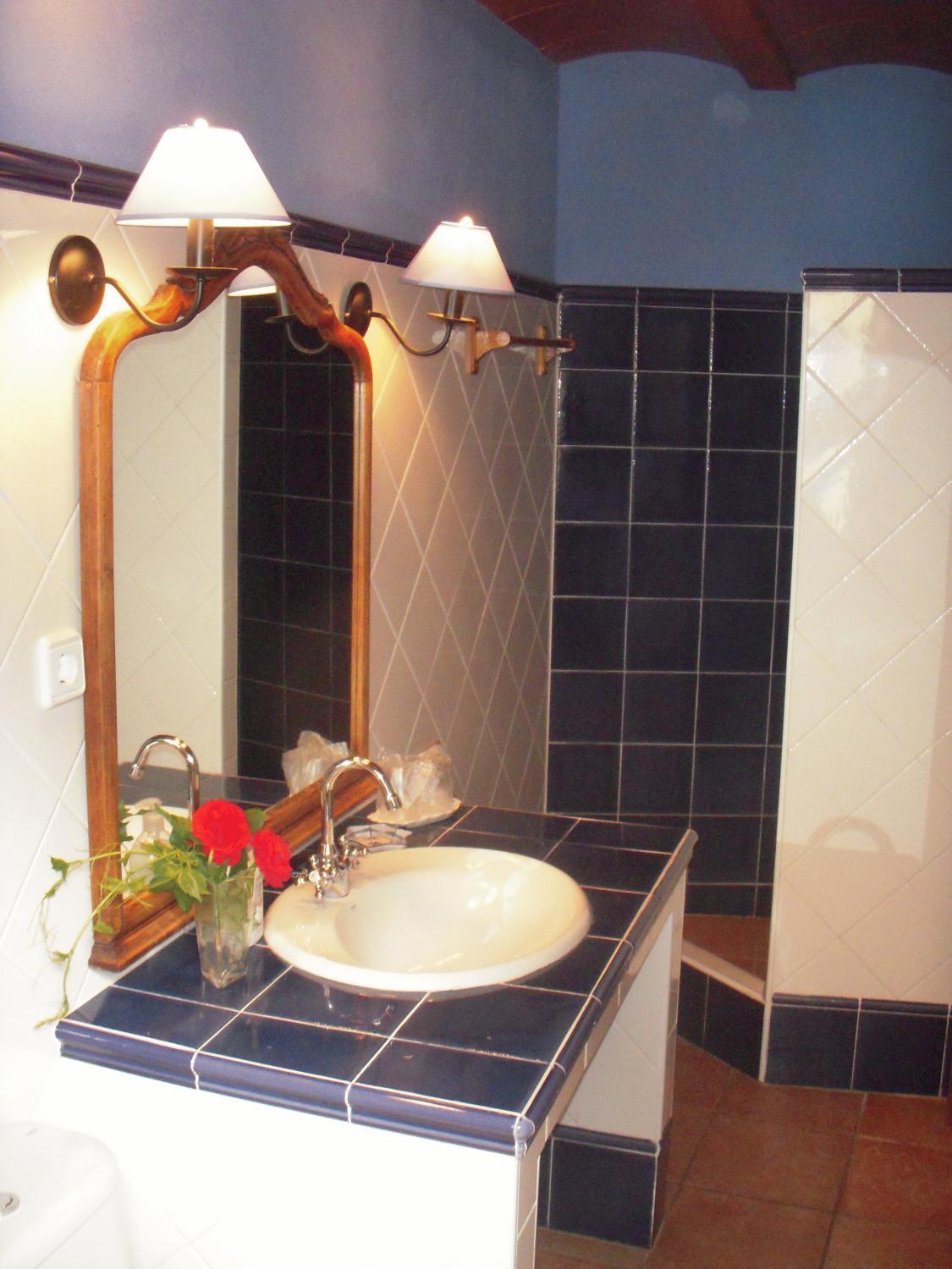 Les Velles Escoles Hotel Les Irles Bagian luar foto