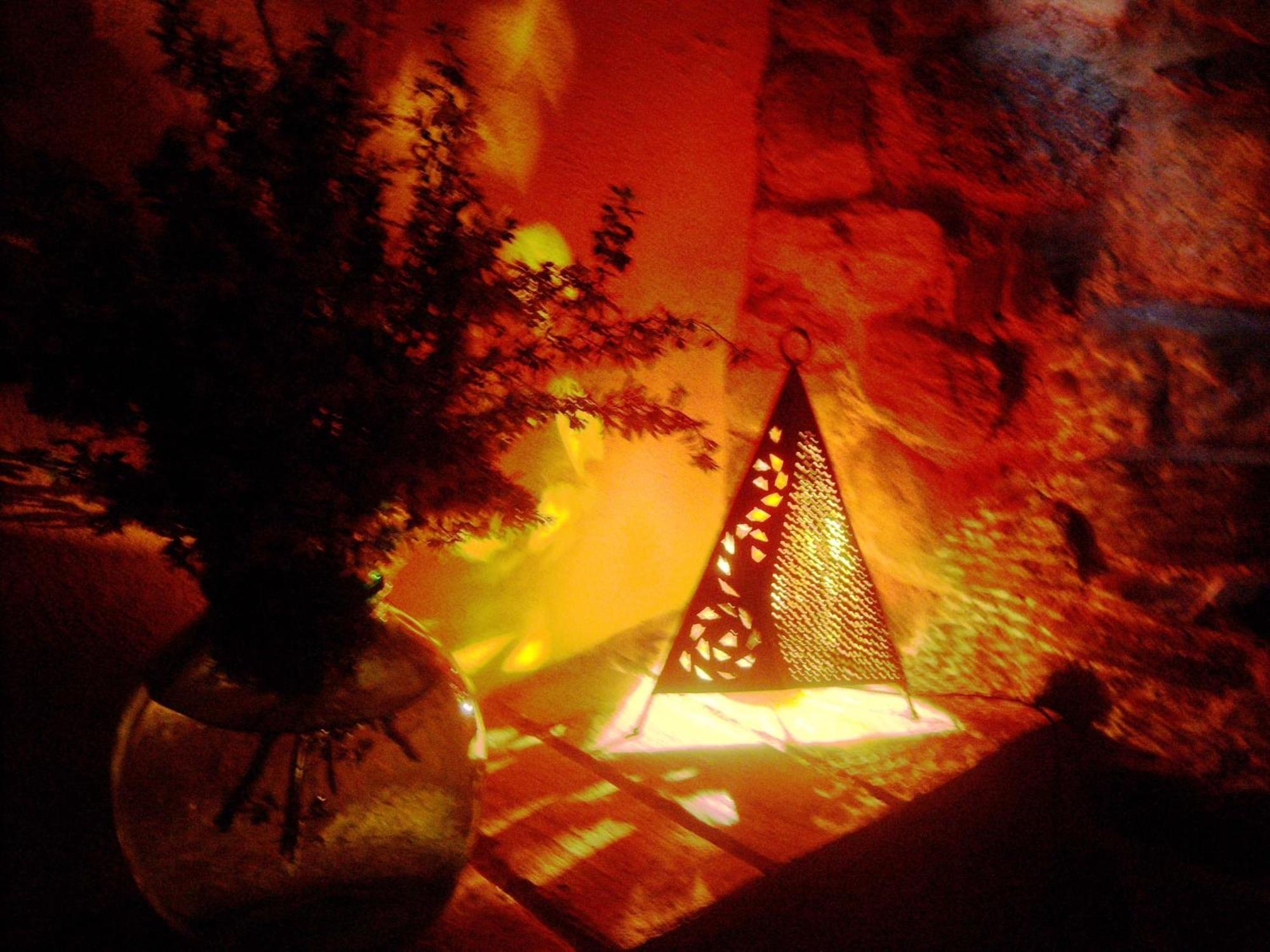 Les Velles Escoles Hotel Les Irles Bagian luar foto