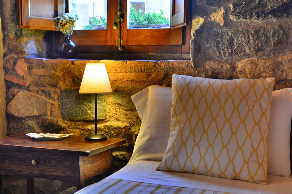 Les Velles Escoles Hotel Les Irles Bagian luar foto